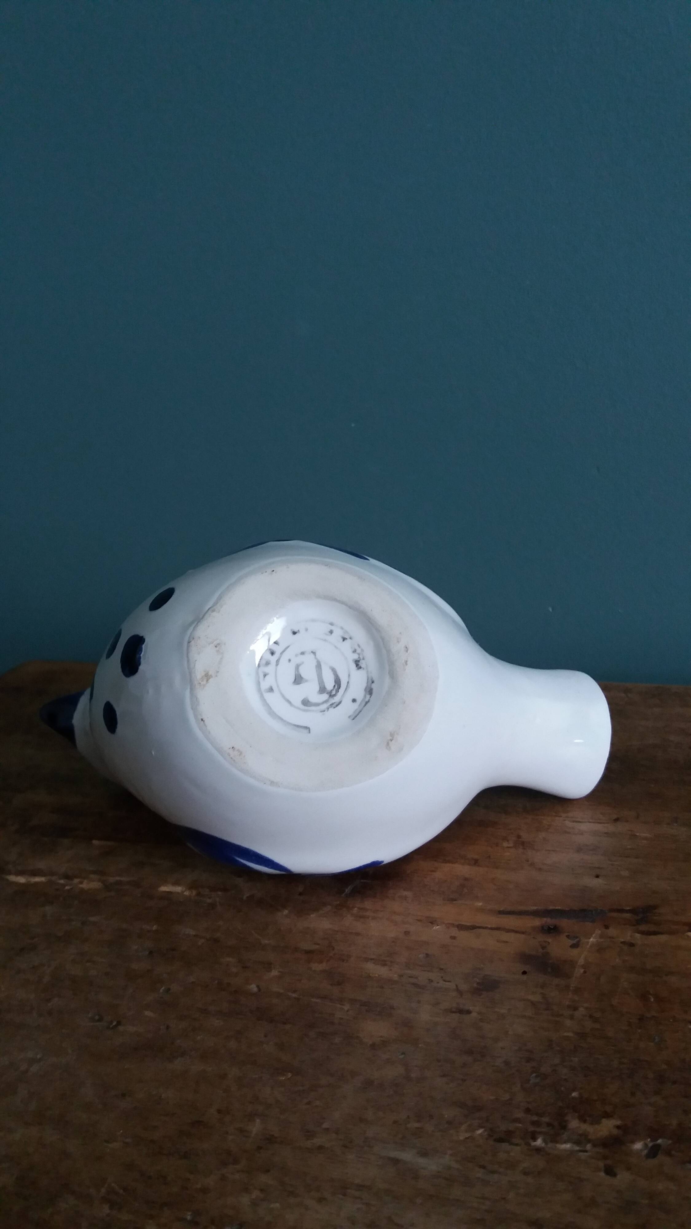 Zoomorphic bird ashtray, hand-decorated ceramic GL, Italy.