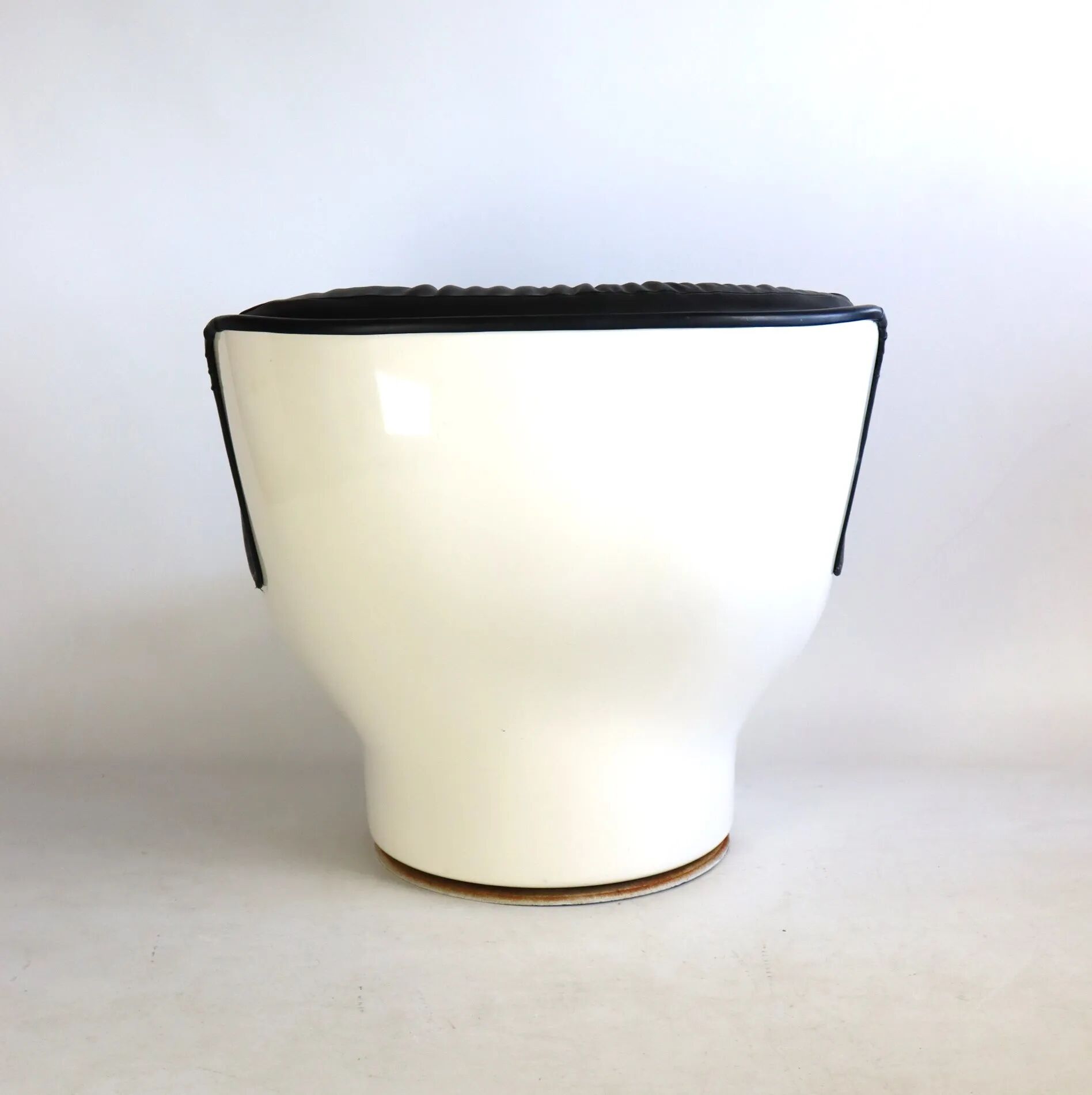 "Karaté" armchair by Michel Cadestin