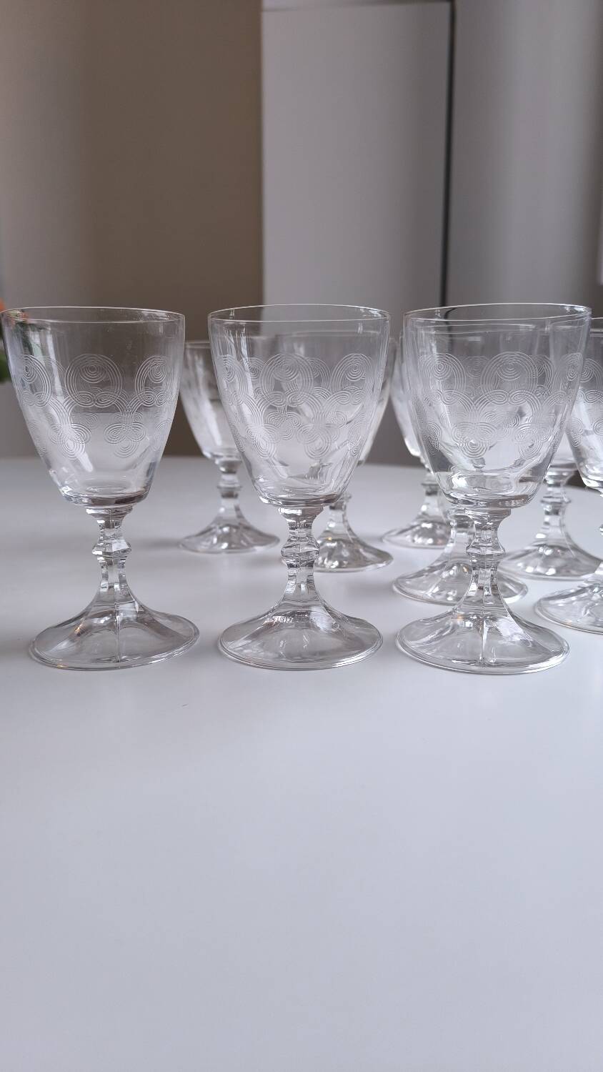 Set of 9 chiseled stemmed glasses