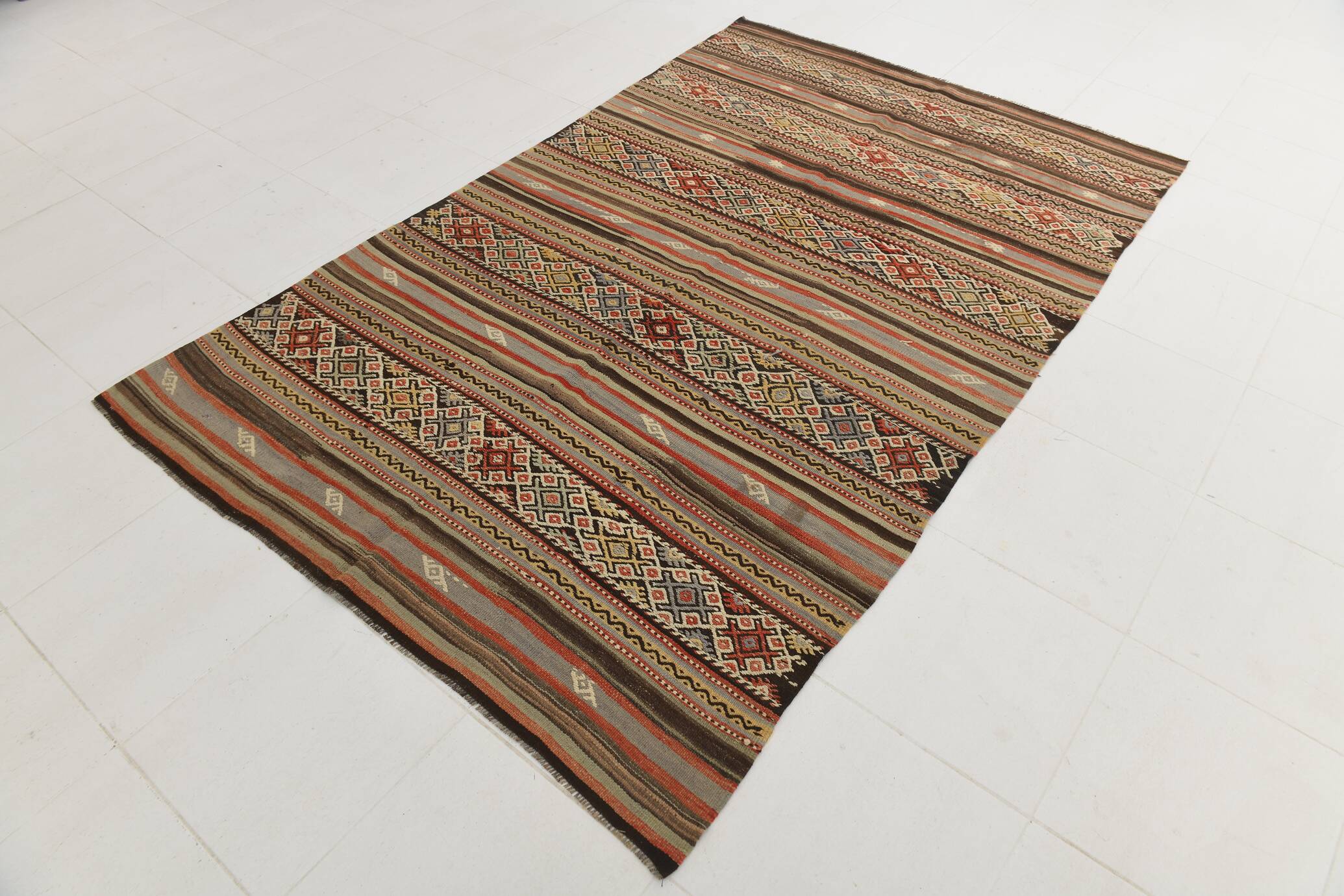Kilim vintage tons rouges et bruns, motifs ethniques anatoliens, 156x244 Cm