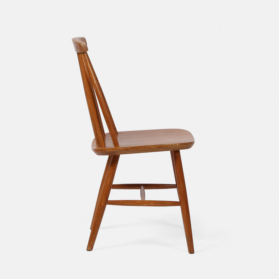 Set of 4 mid-century spindle back chairs