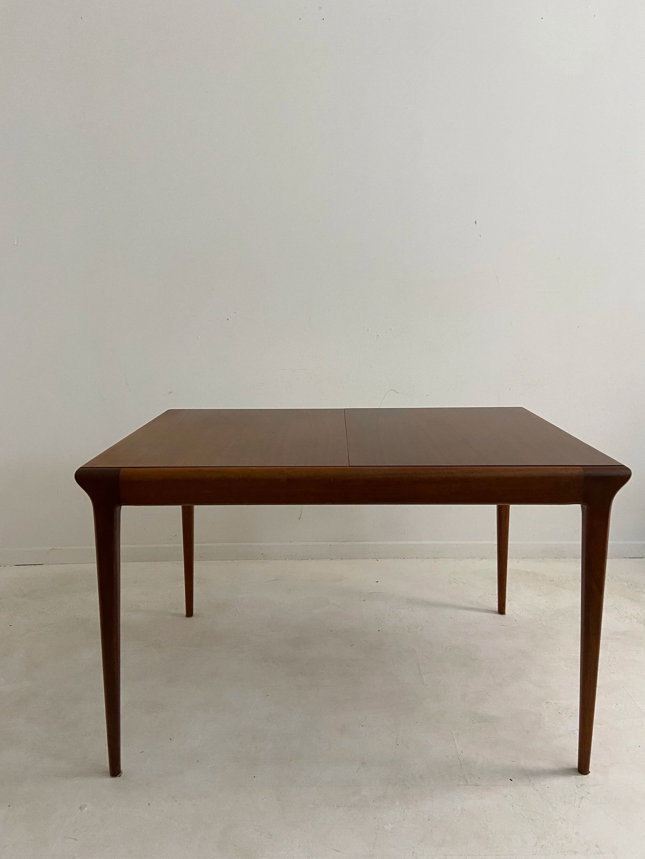 Table vintage McIntosh scandinave en teck – années 60