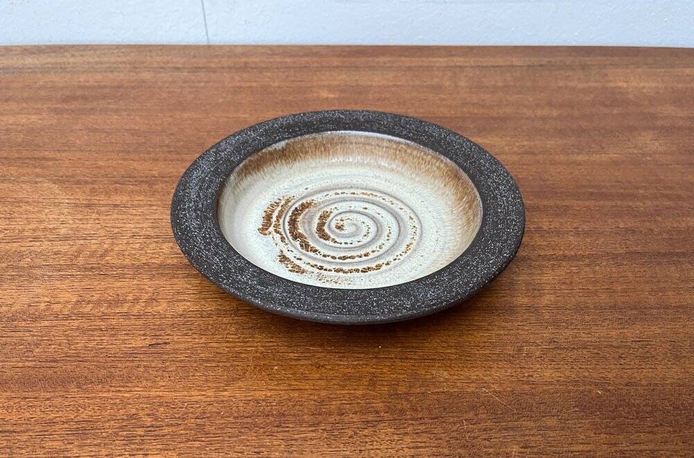 Coupelle de poterie d'atelier danois du milieu du siècle par B.J. Keramik, années 1960