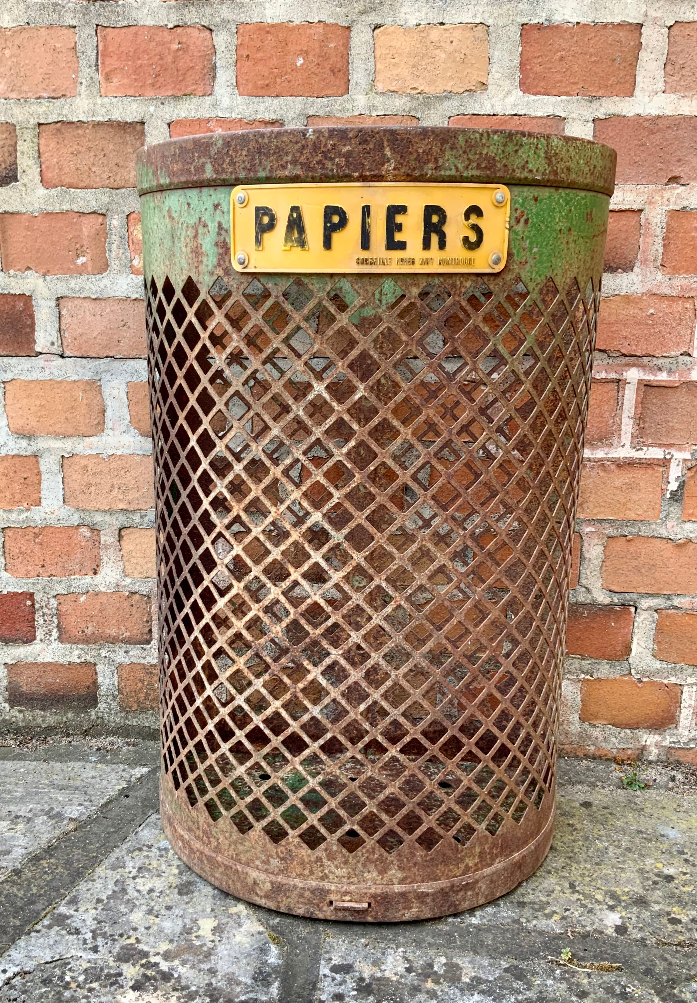 60s public garden bin