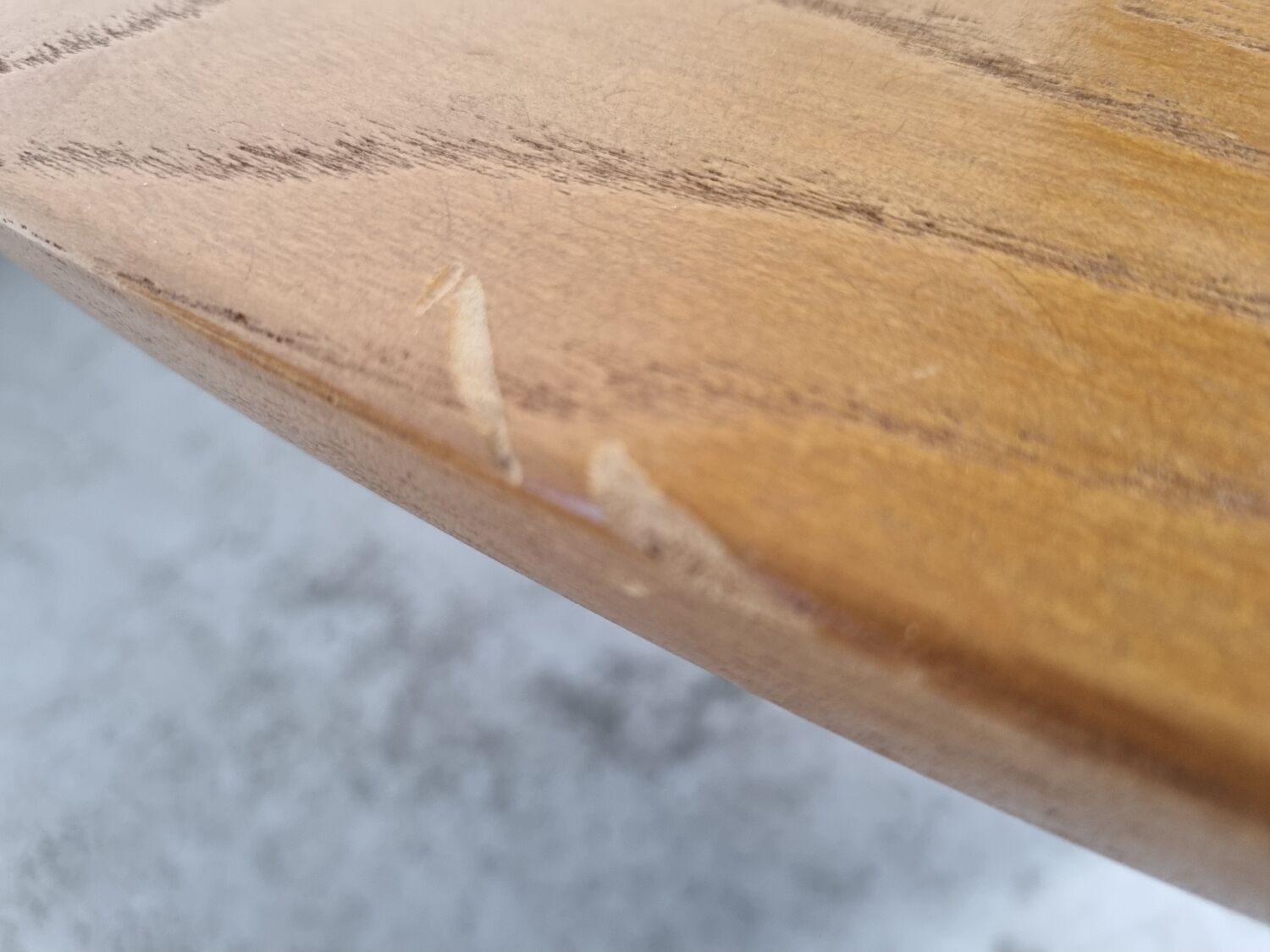 Table à manger en orme de Luigi Gorgoni années 80