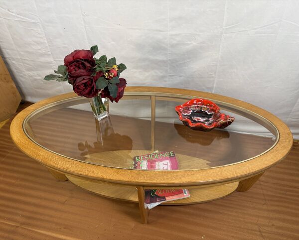 Table basse vintage en chêne de style mi-siècle par Nathan Furniture avec bords.