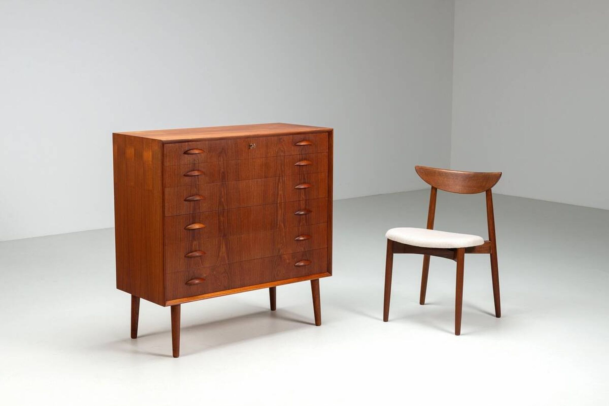 Commode Johannes Sorth en teck Nexo Mobelfabrik Danemark 1960
