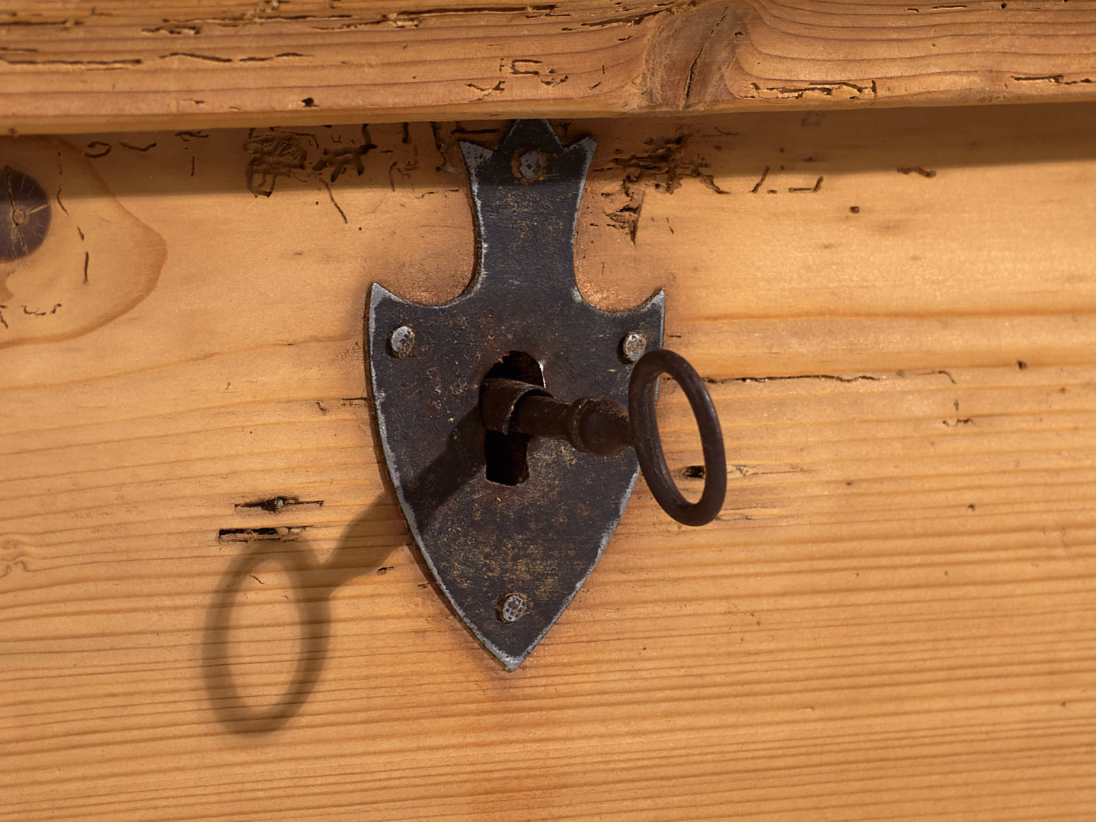Antique storage trunk (c.1920)