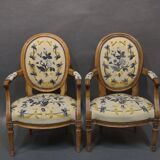 Pair medallions Louis XVI