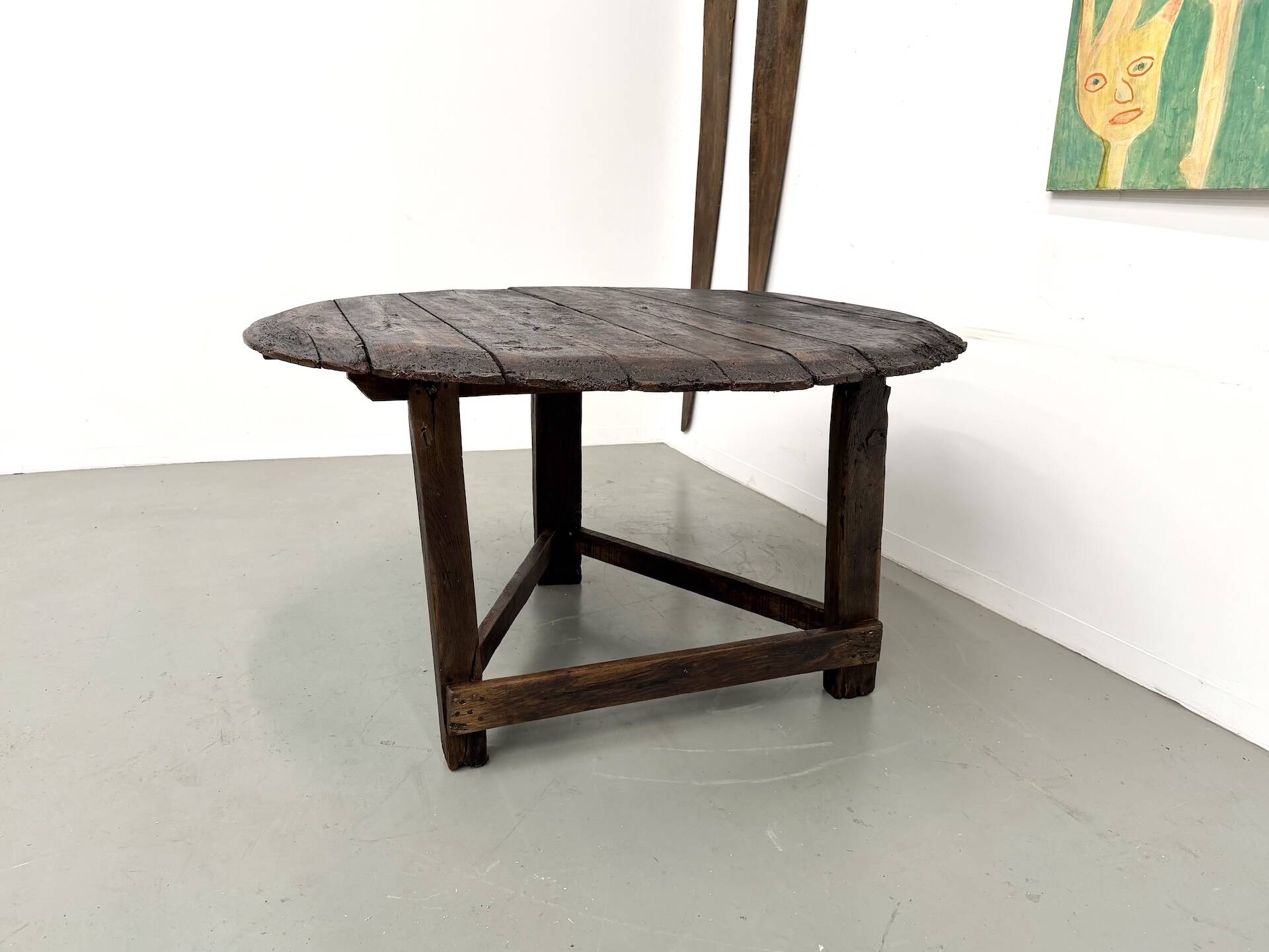 Round table in popular oak, circa 1880.