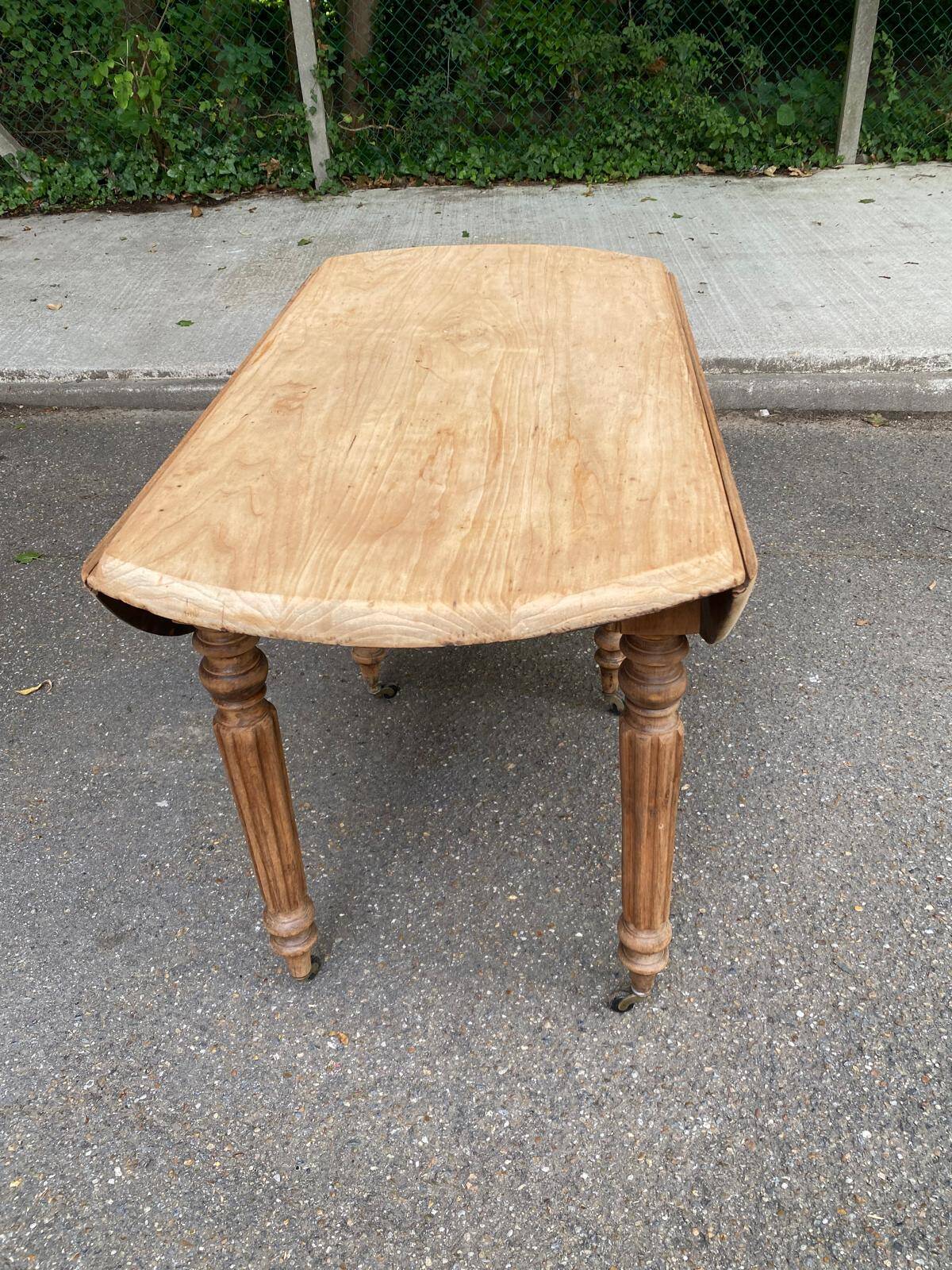 Renovated 18th century solid wood extendable round dining table with shutters