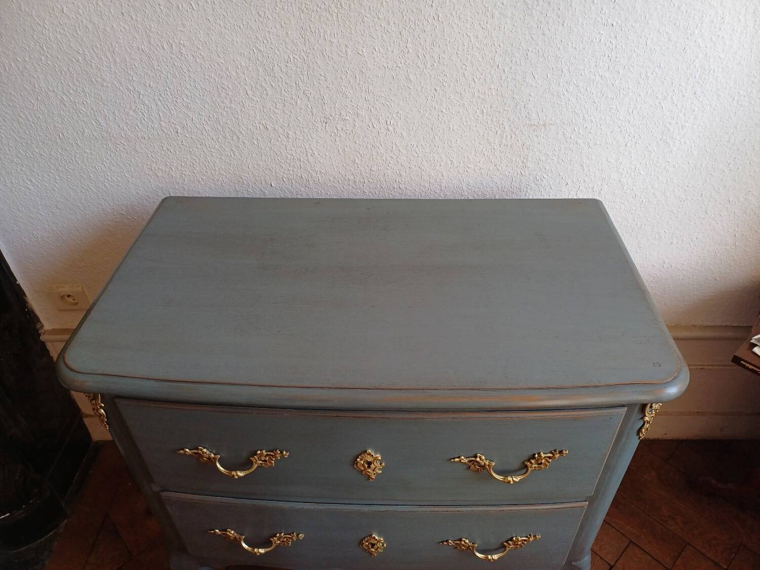 Regency style patinated bedroom chest of drawers with 2 drawers