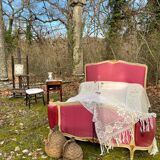 Lit style Louis XV rose