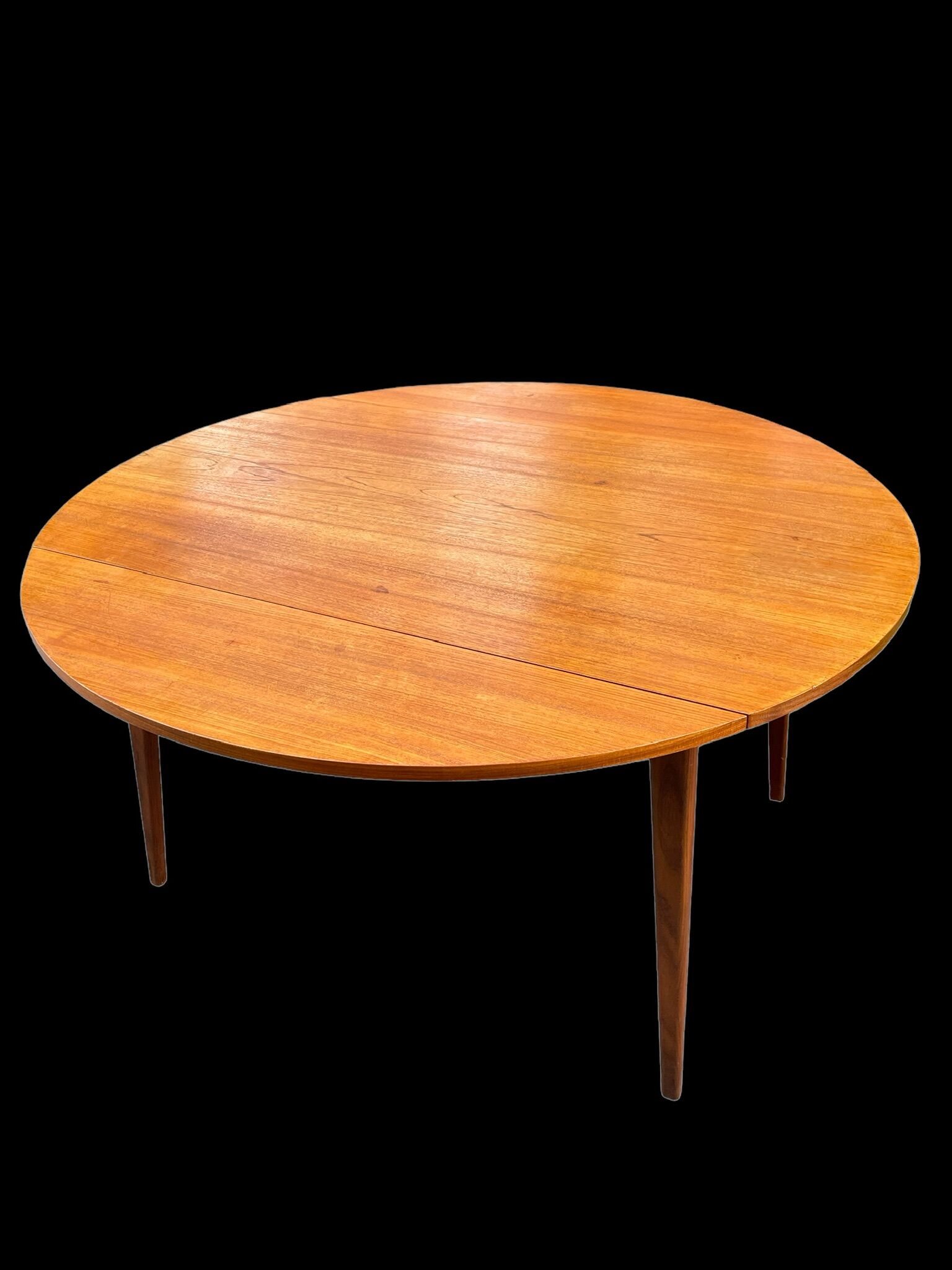 Wébe dining table