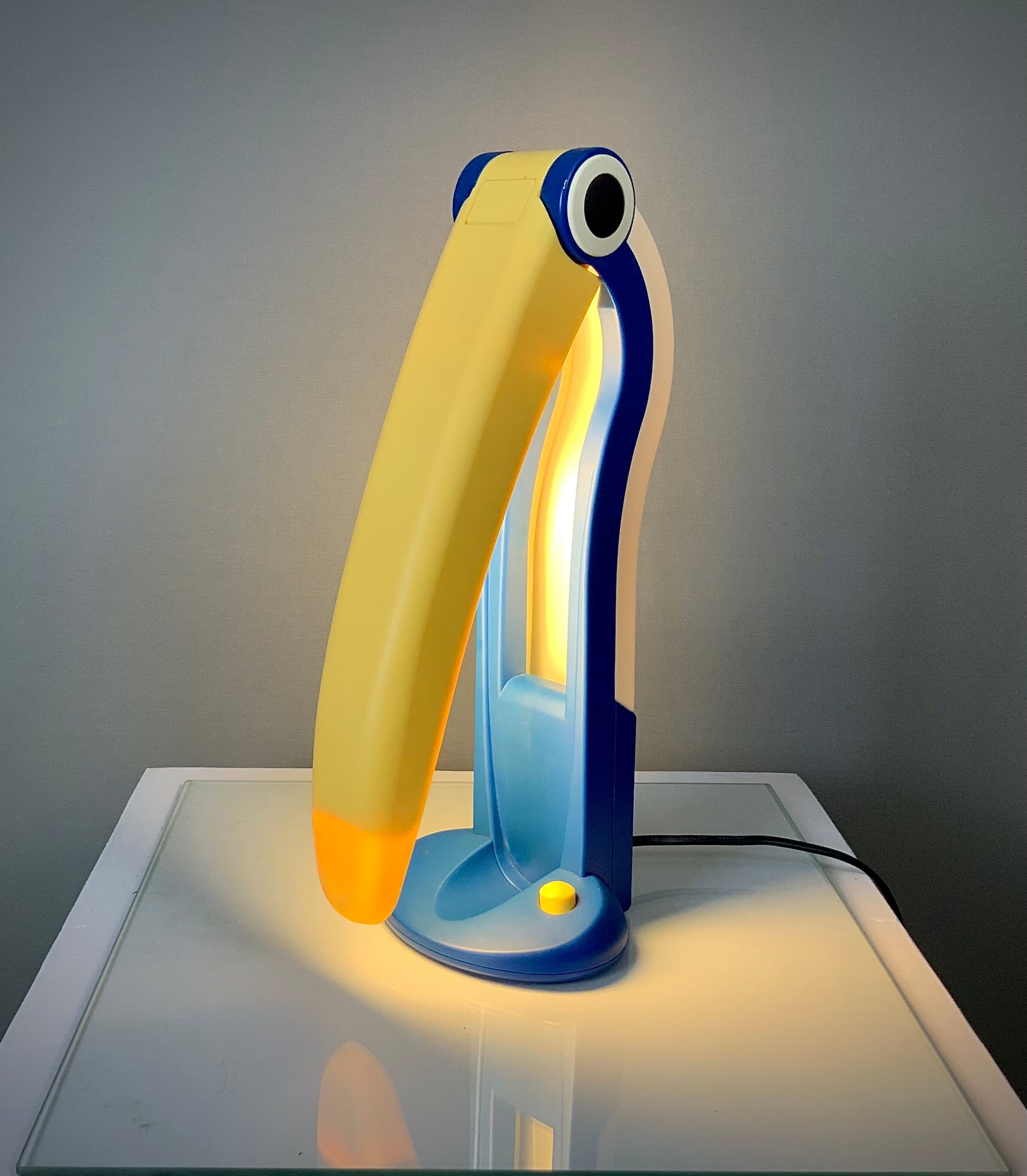 Toucan lamp
