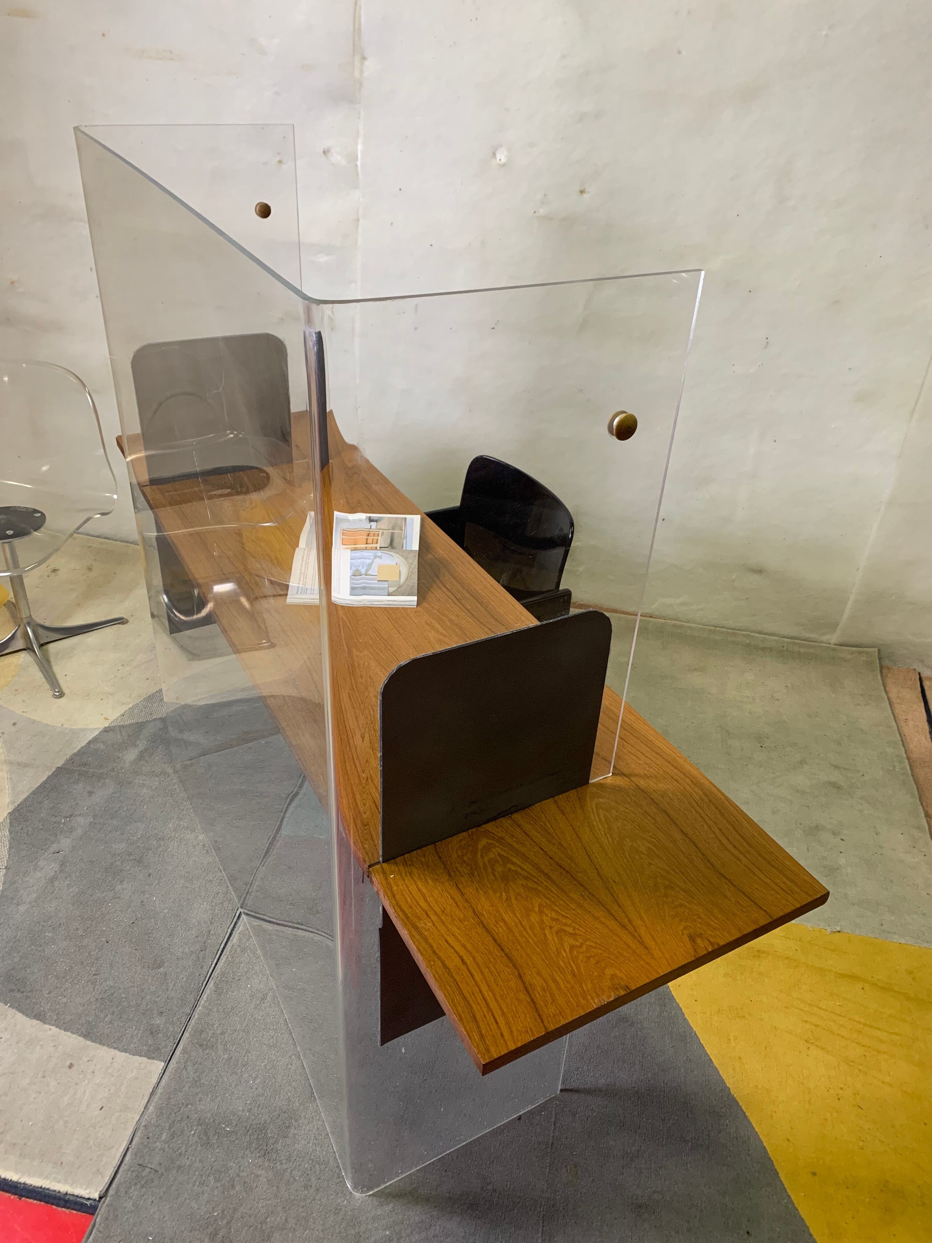 Bureau space age roomdivider 1980