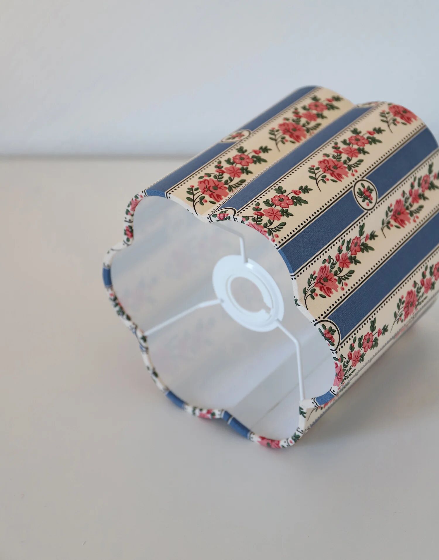 Flower-shaped lampshade Flora "blue overmount"