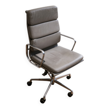 EA219 executive chair, Vitra