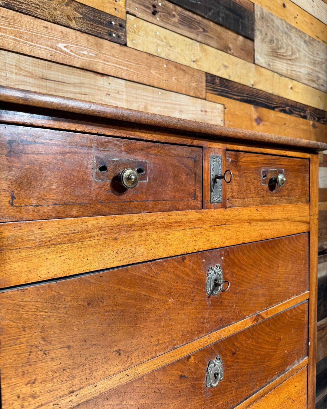 Walnut chest of drawers