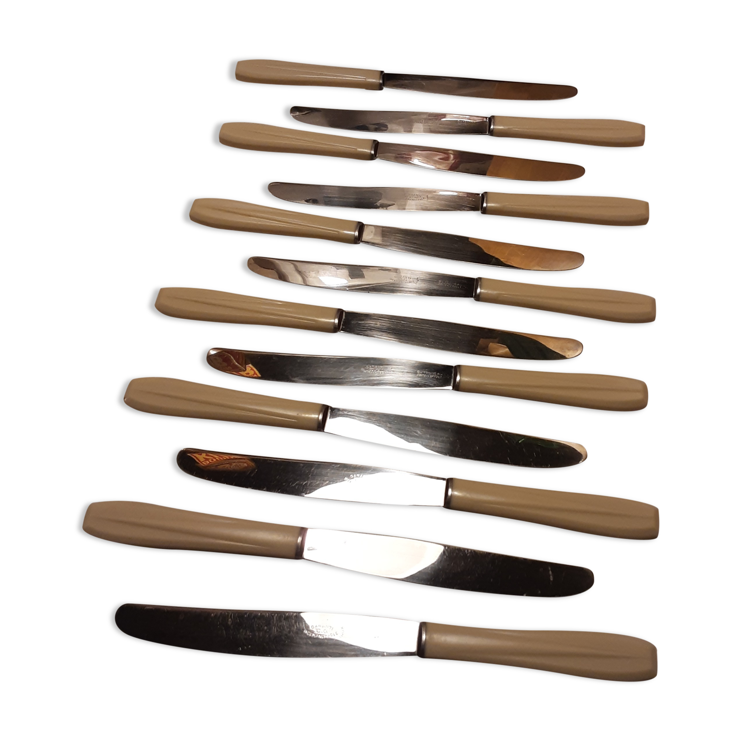 Set of 12 bakelite knives and stainless steel blade