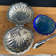 Beurrier coquillage vintage en métal et verre bleu