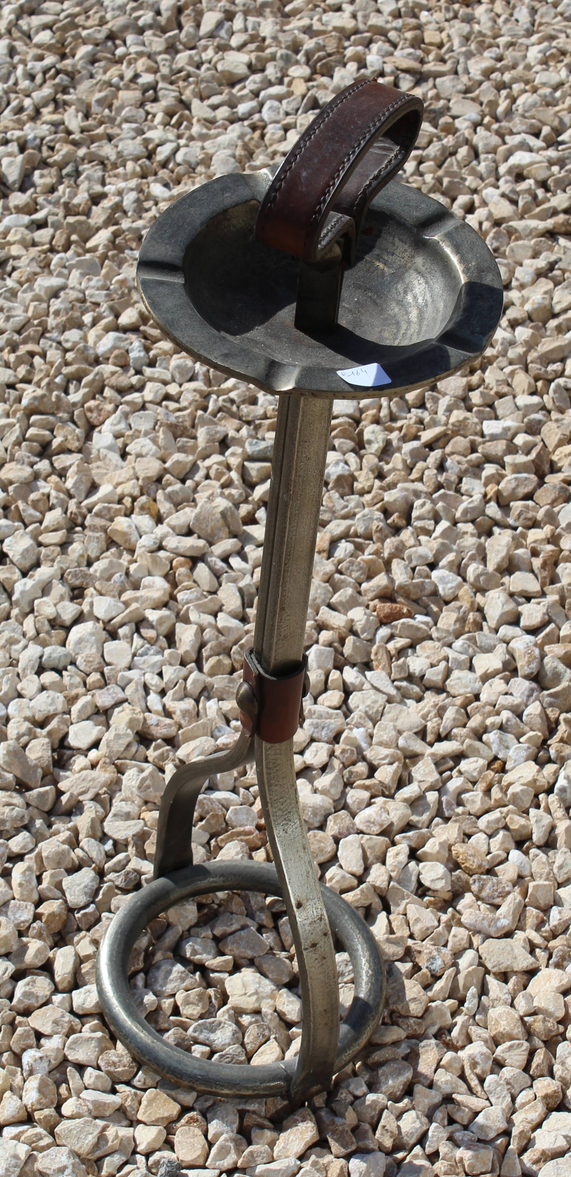 Cendrier sur pied en fer et cuir par Jean-Pierre Ryckaert, années 50