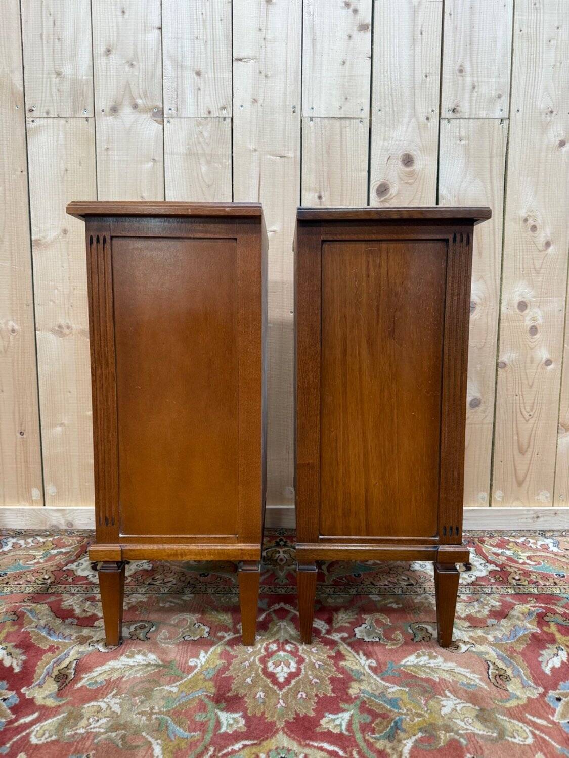 Pair of bedside tables – Louis XVI style – Stained wood and brass – Year