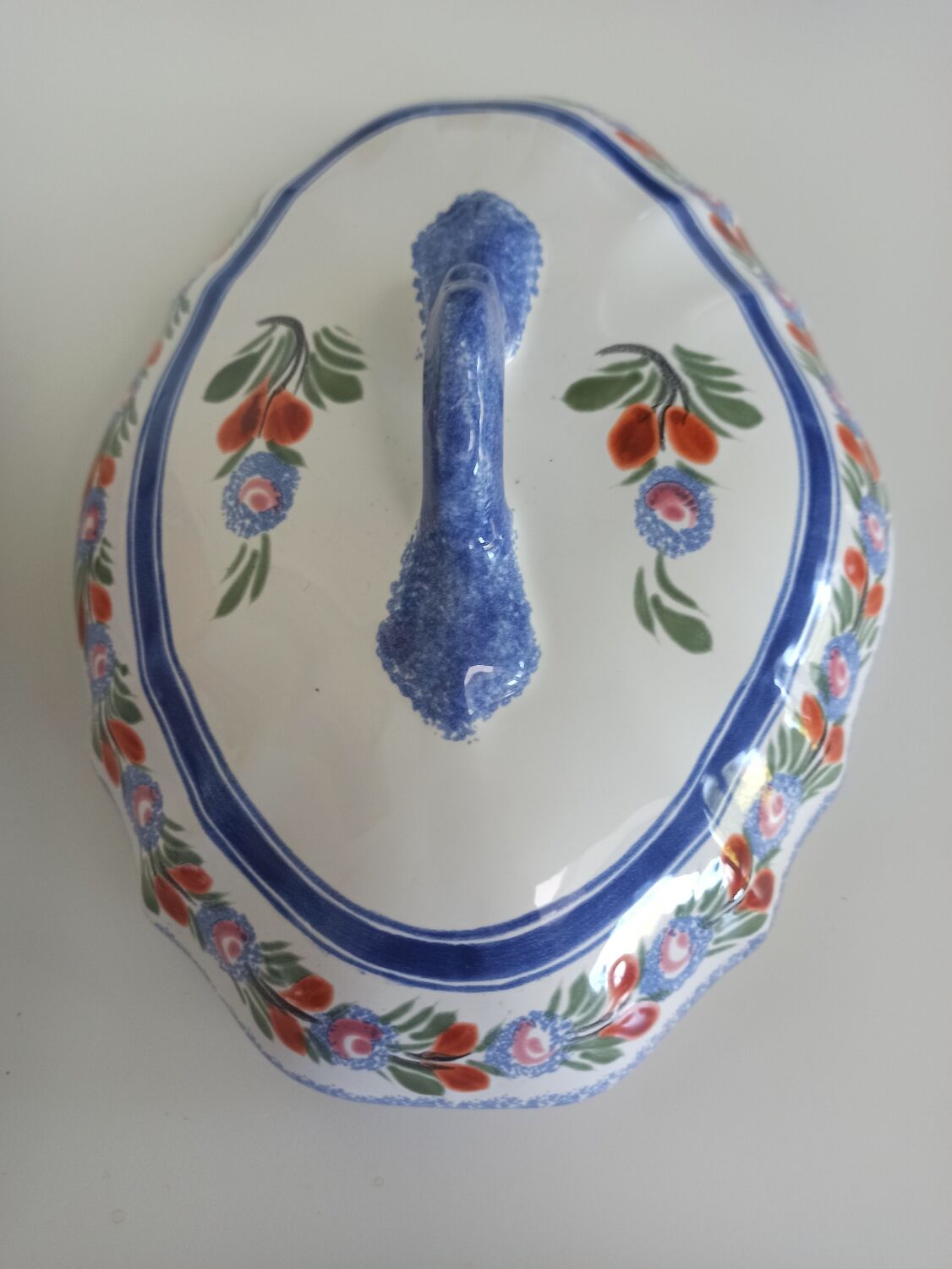 Tureen and its presentation dish Henriot Quimper