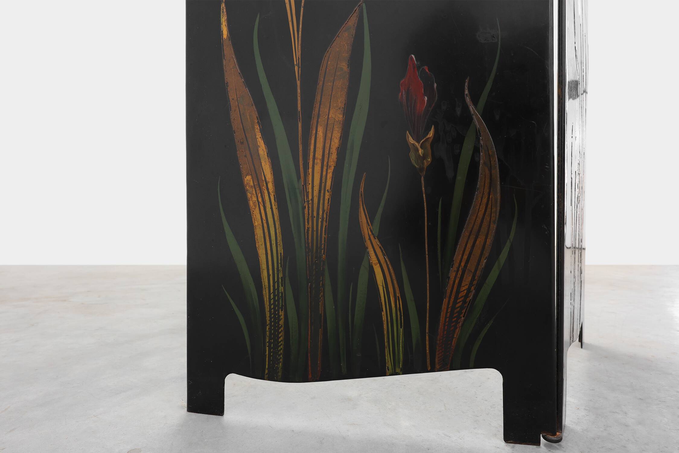 Art Nouveau Black Lacquered Two-Panel Screen with Hand-Painted Irises, Fran