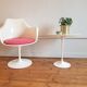 Table d’appoint en marbre de carrare conçue par Eero Saarinen Knoll