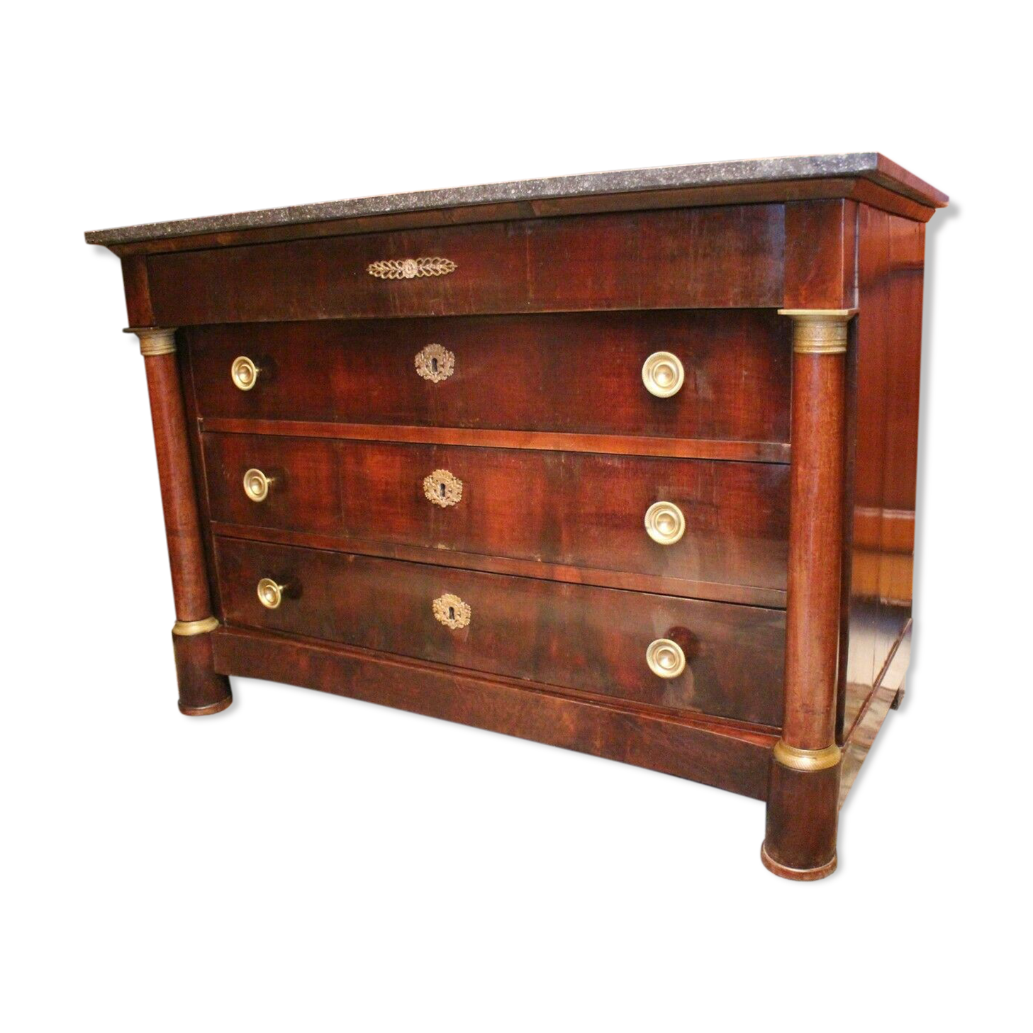 Commodity with mahogany detached columns and Empire gilded bronze ornaments