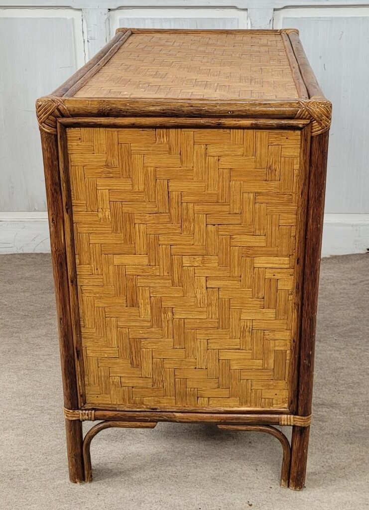 Chest of drawers made of wood, rattan and bamboo.