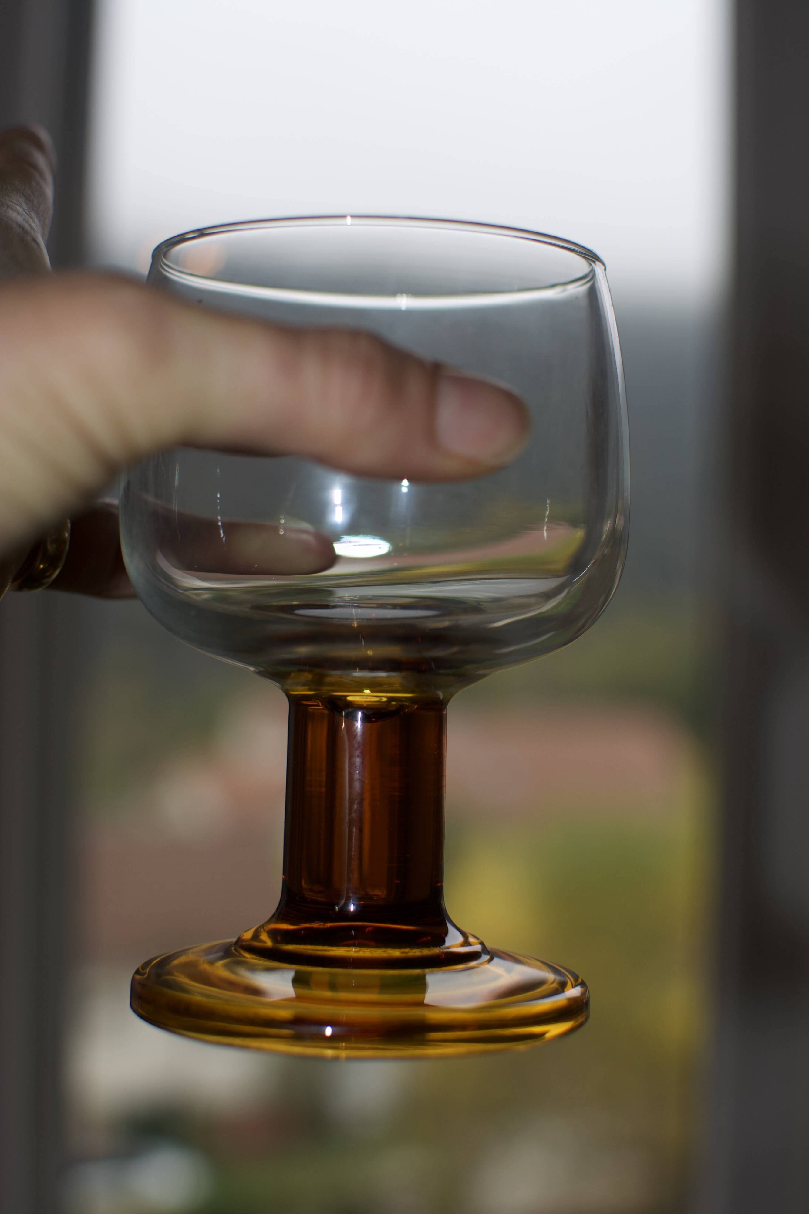 Verres vintage années 70 à pieds bloc ambré
