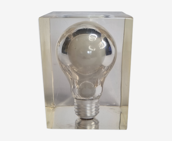 Inclusion d'une ampoule phosphorescente dans un bloc de résine, Pierre  Giraudon, années 70 | Selency