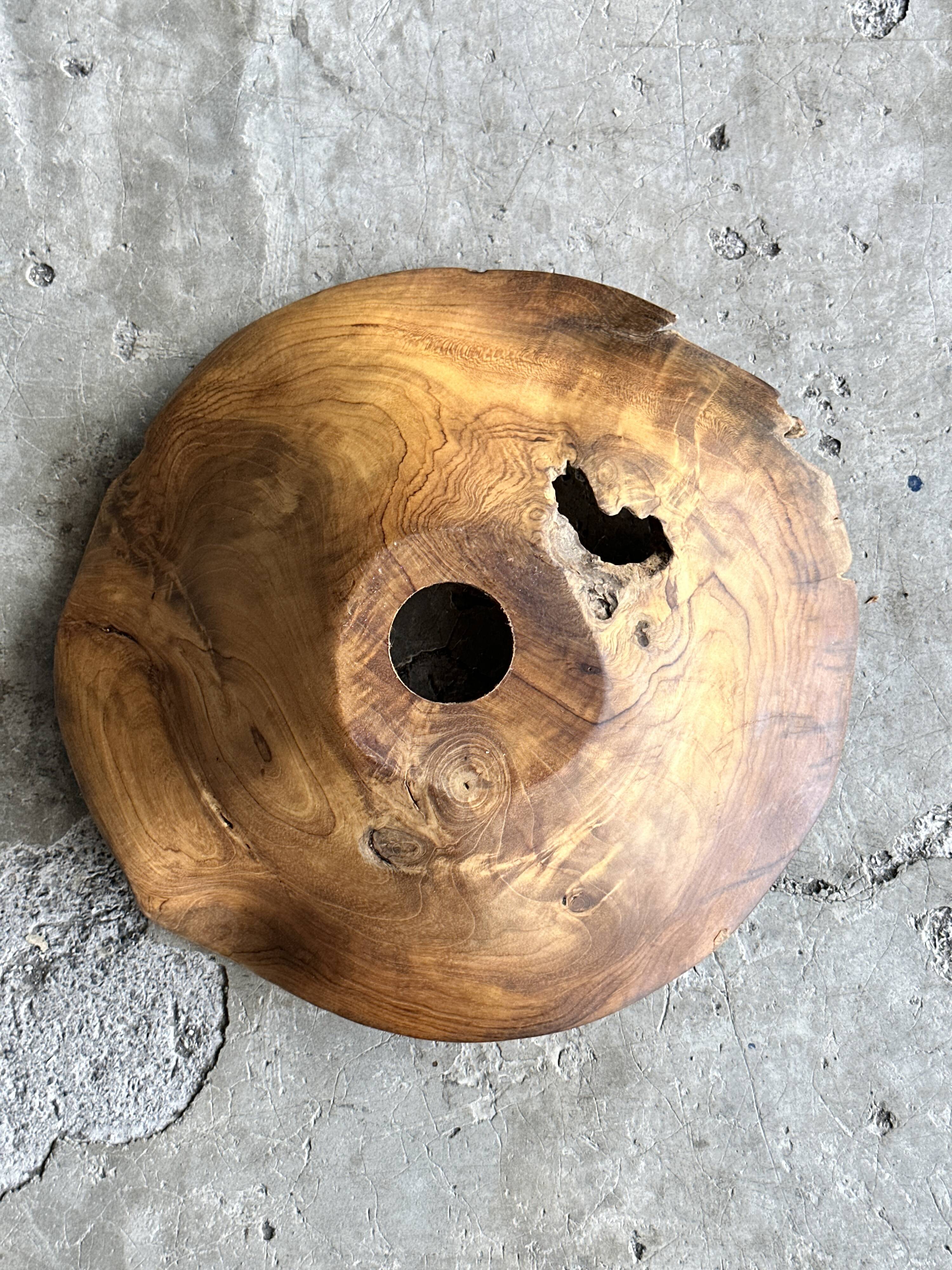 Small pendant light in corrugated teak leaf (Small D:30 H:20)