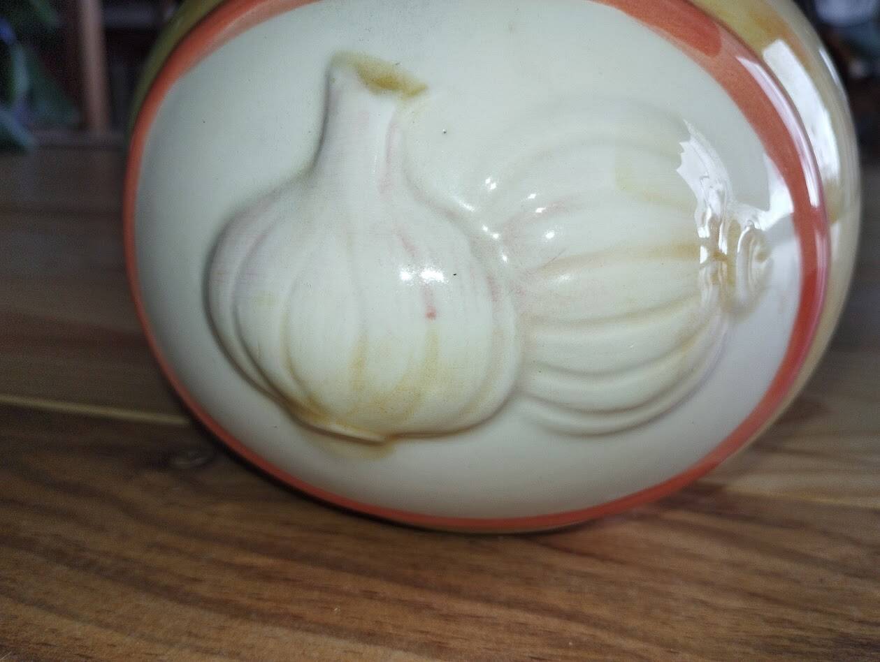 Vintage garlic pot in ceramic majolica – 1950s
