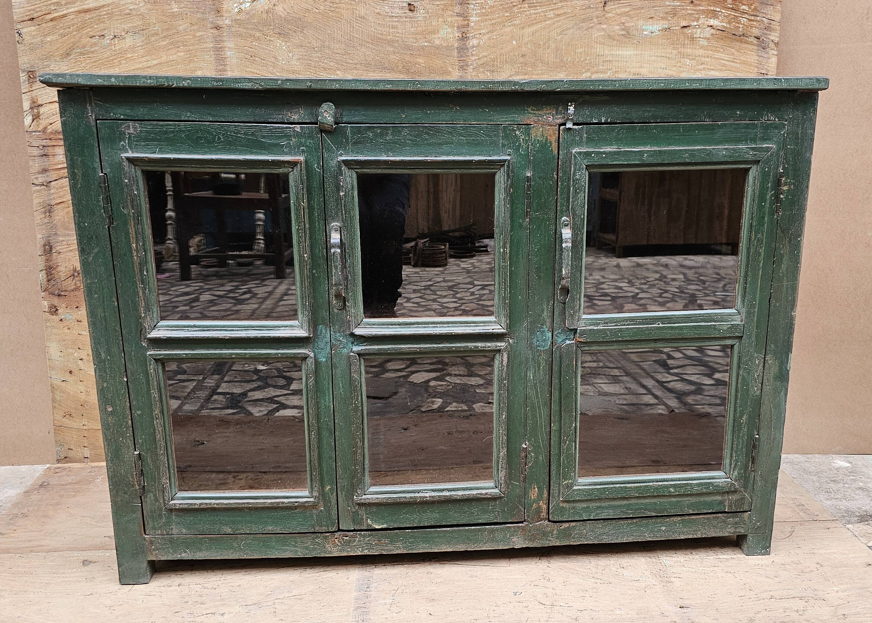 Ancien buffet vitré en teck birman