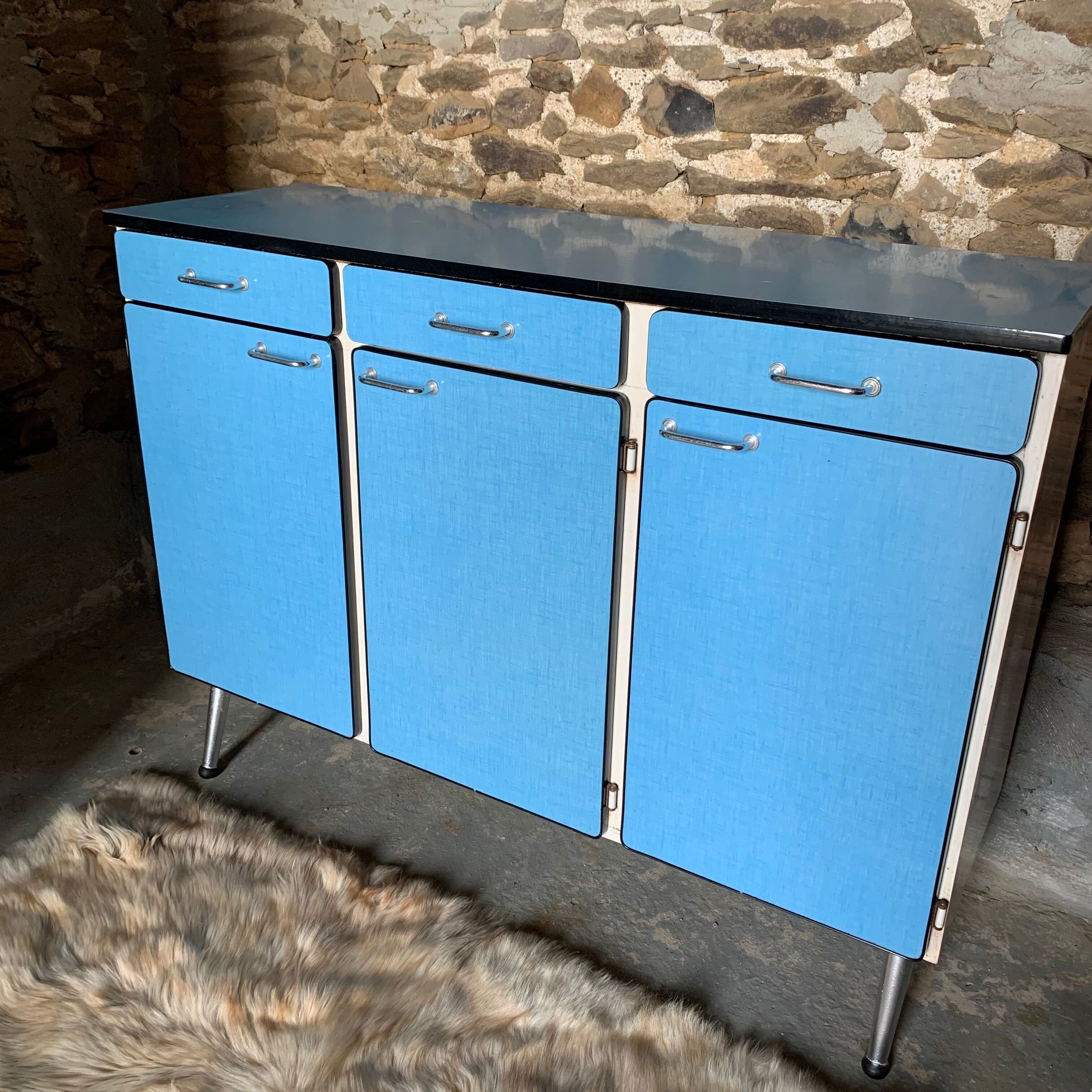 Buffet formica bleu