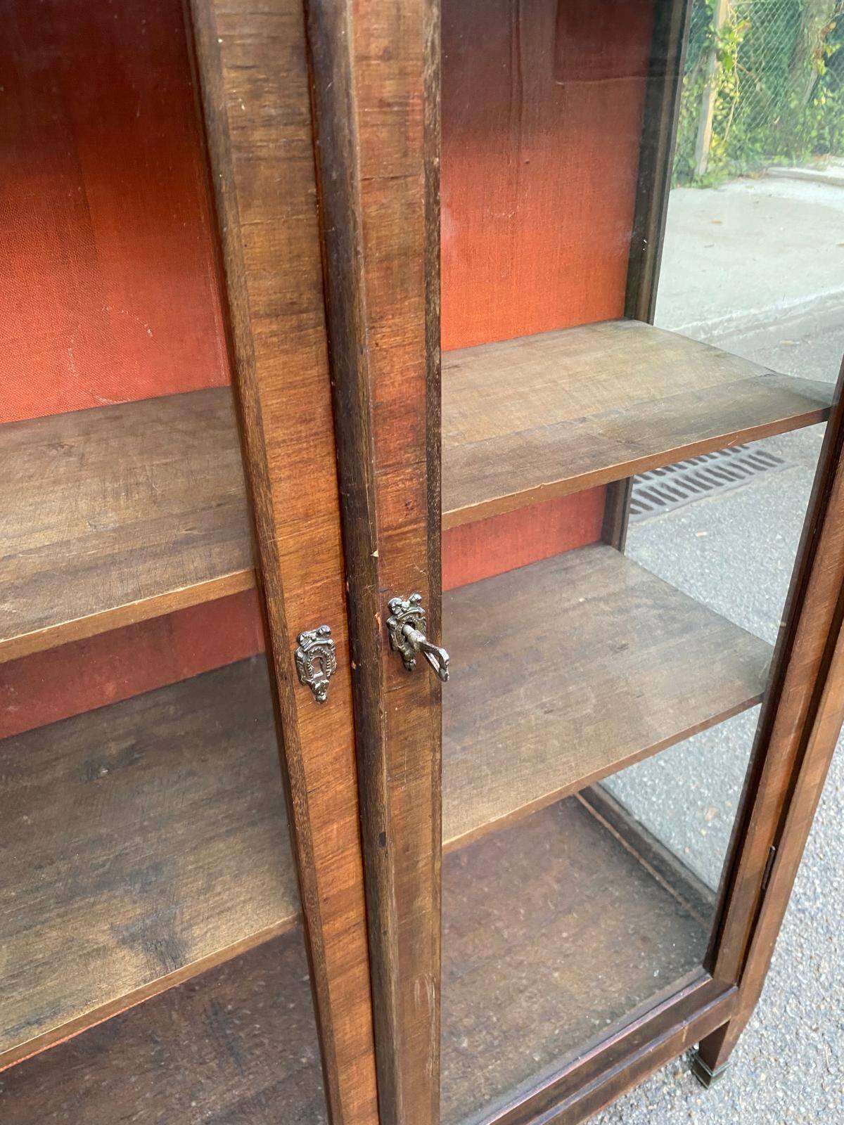 Louis XVI display cabinet in wood and marble from the 19th century.