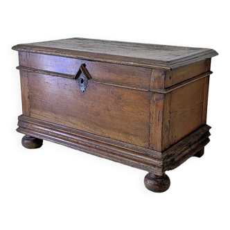 17th century chest in molded oak