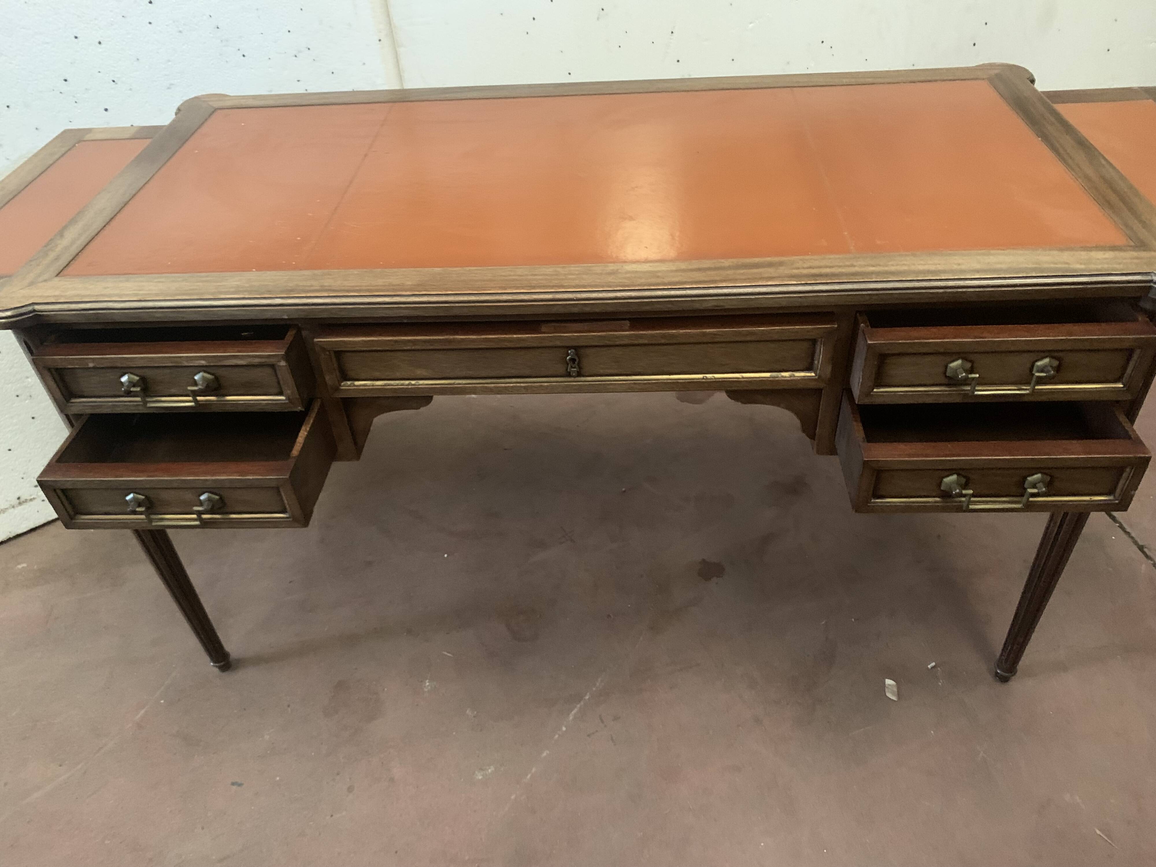Louis XVI style flat desk in mahogany top of fawn leather XX century