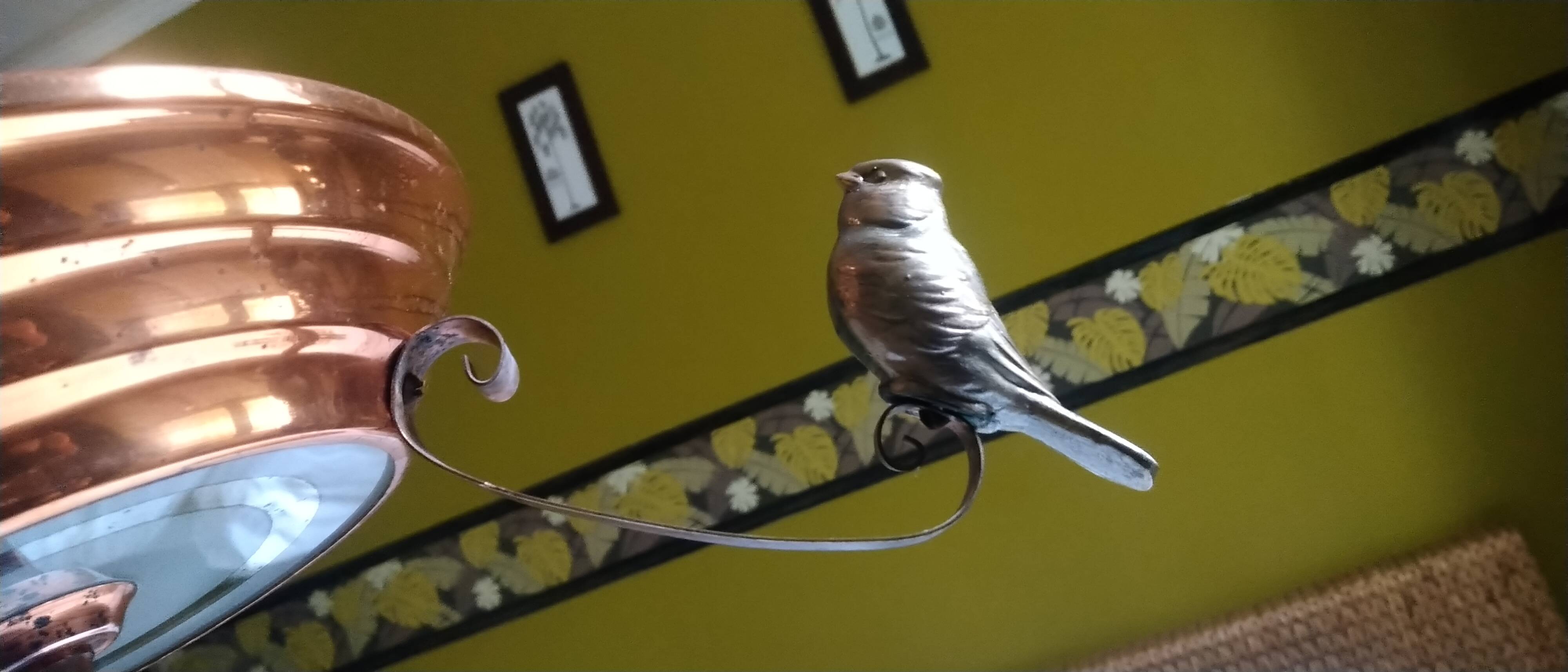 Petit lustre en cuivre "oiseaux" art déco.