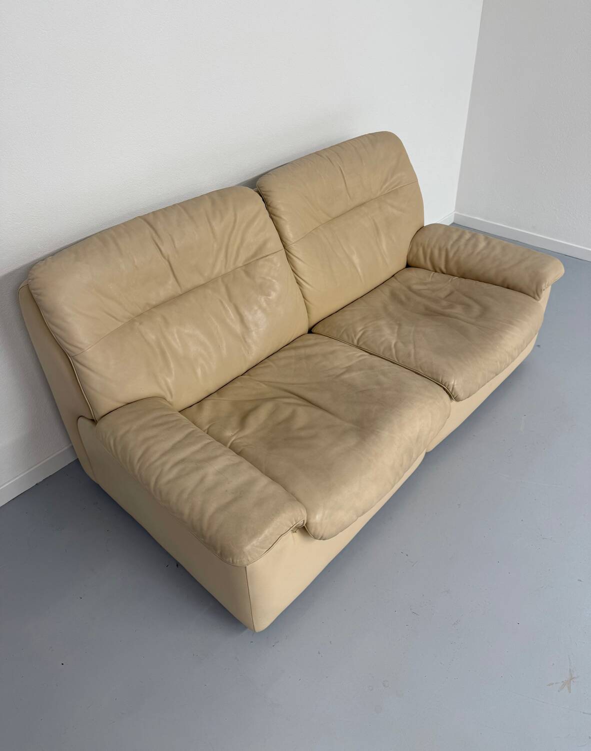 Old 2-seater beige leather sofa designed by Carl Larsson De Sede, vintage 80s