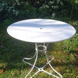Metal garden round table