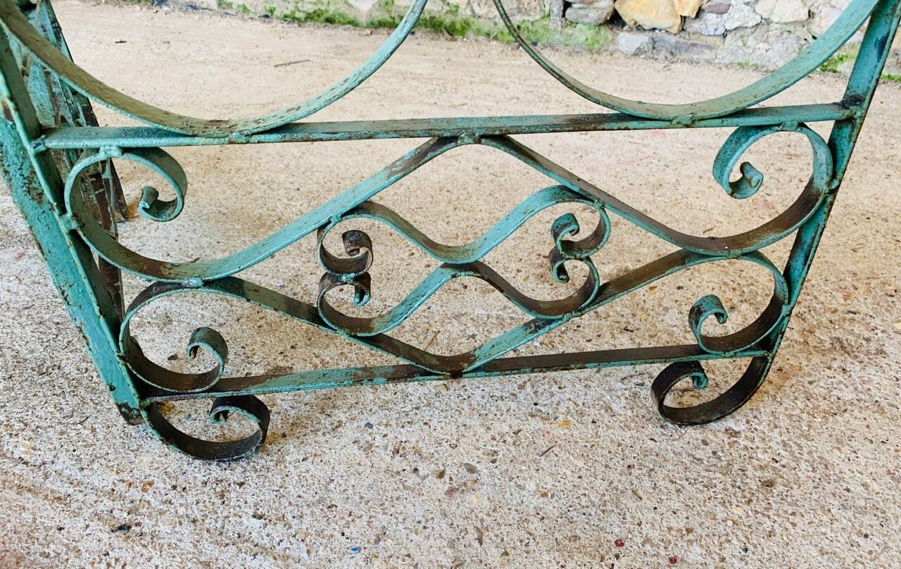 Screen, Art Deco wrought iron with floral decorations circa 30's