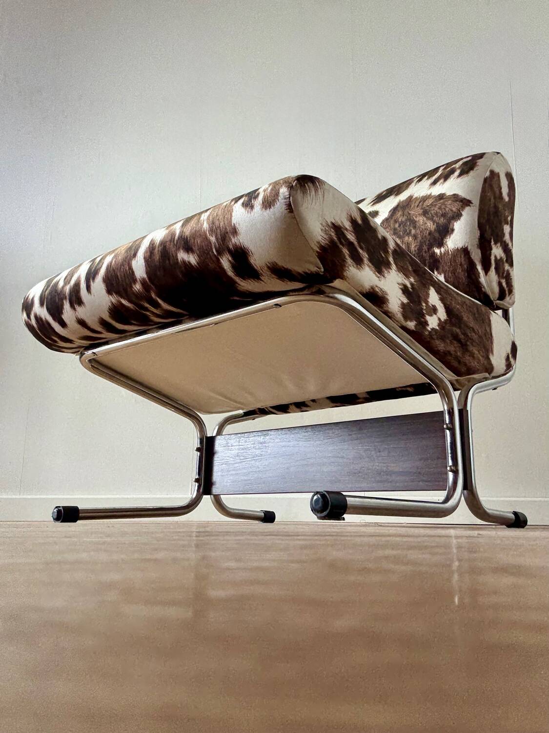 Caracas Pierre Guariche Airbone armchair from the 70s