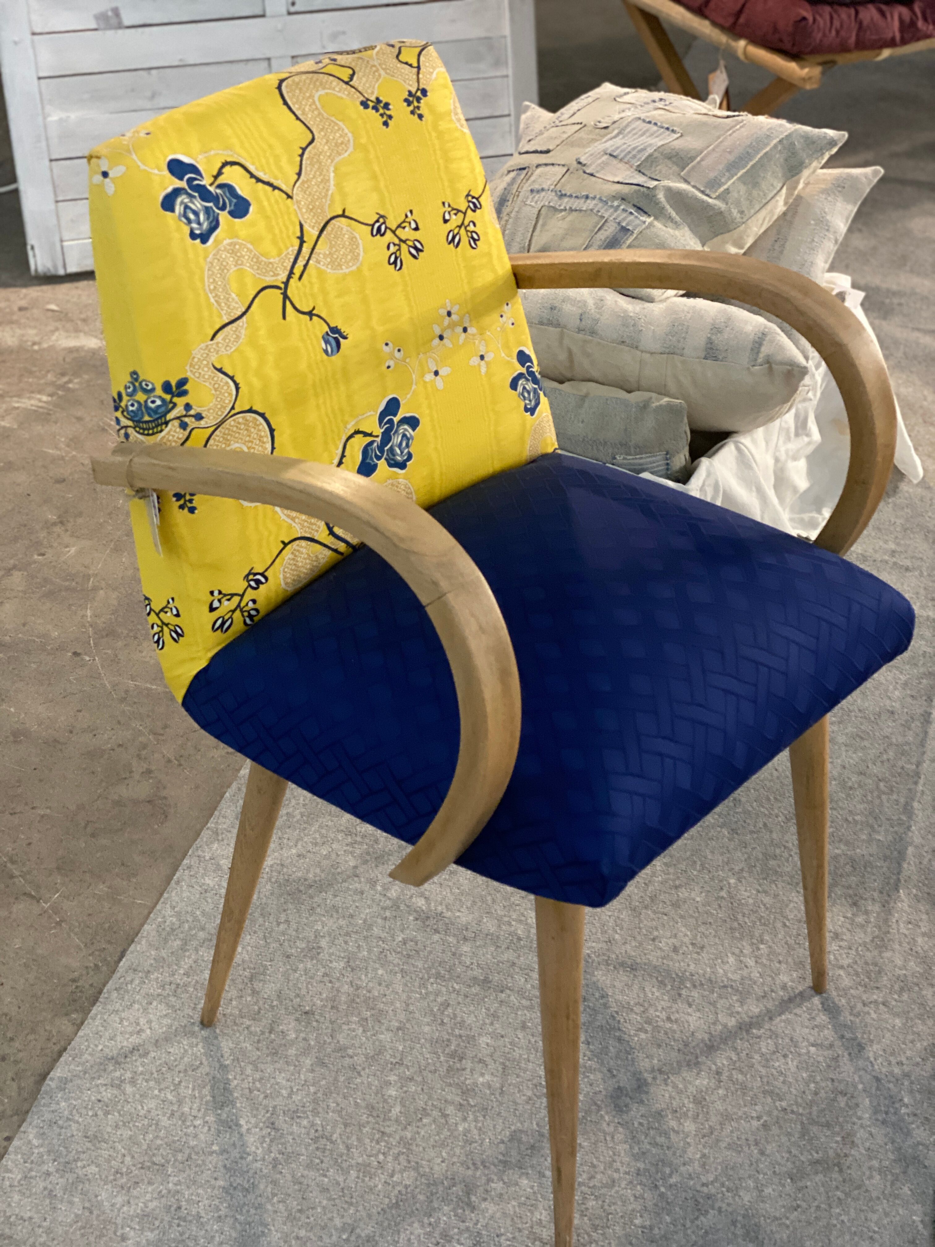 Fauteuil bridge tissu Charles Burger jaune et bleu