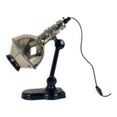 Lampe articulée directionnelle en chrome nickelé et bakélite noir,  avec contrepoids en fonte