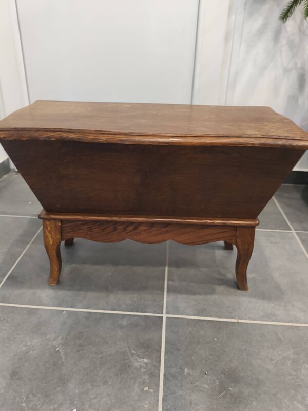 Ancienne travailleuse musicale en bois massif – Style Louis XV