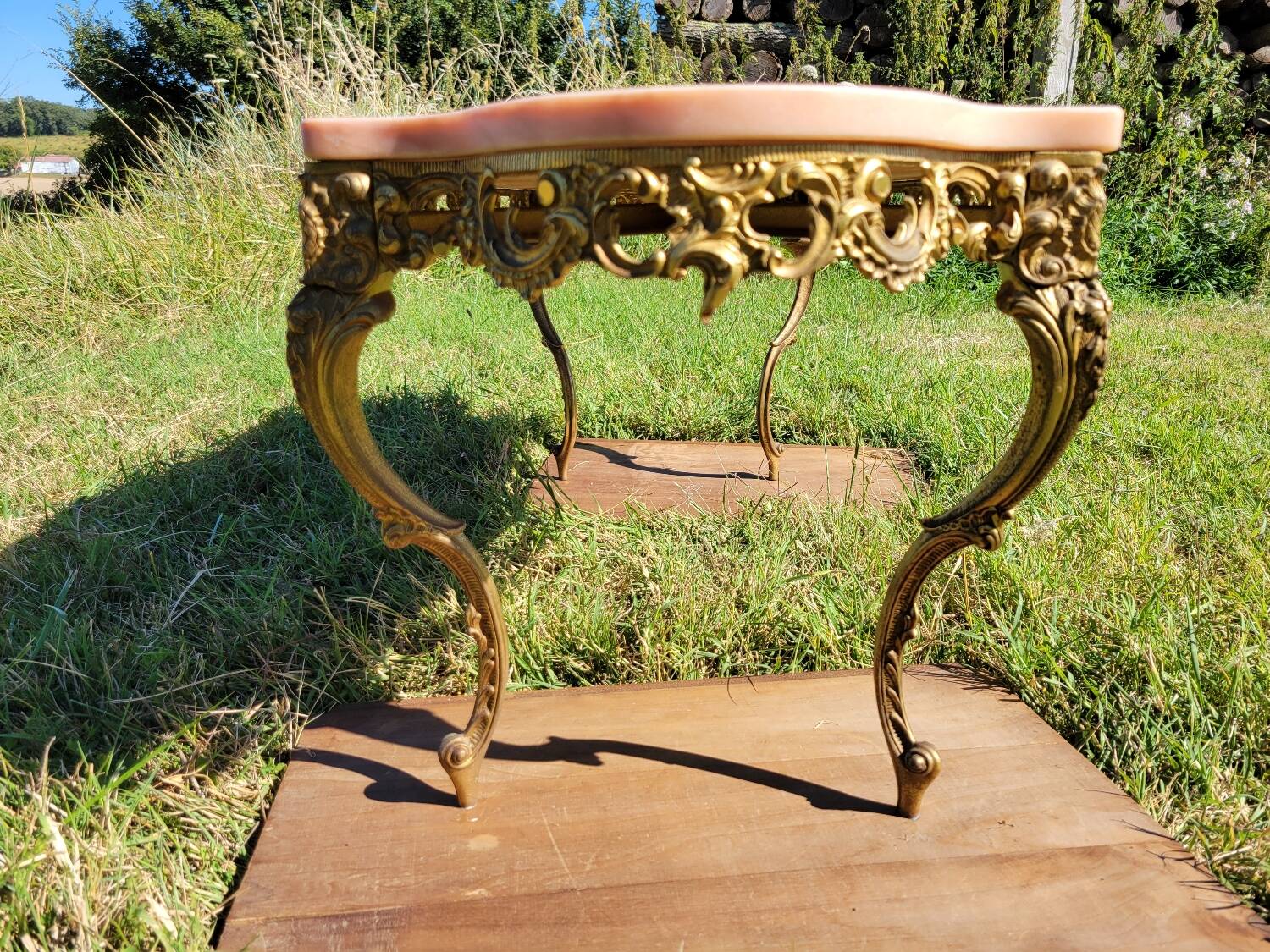 Louis XV coffee table in pink marble